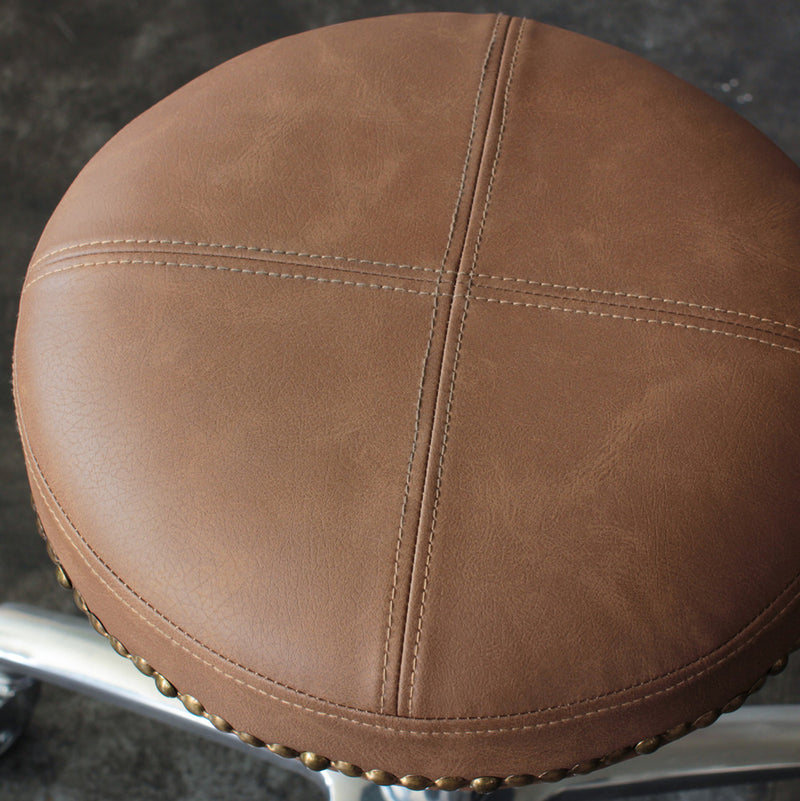 マットブラウン色鋲ありスツールの詳細