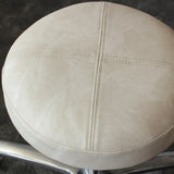 スモーキーホワイト色鋲なしのスツールの詳細