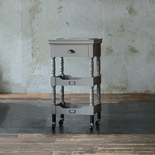 部屋にあるグレー色アンティークワゴン【ルシール】