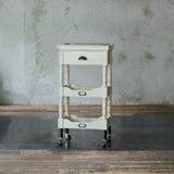 部屋にある白色アンティークワゴン【ルシール】