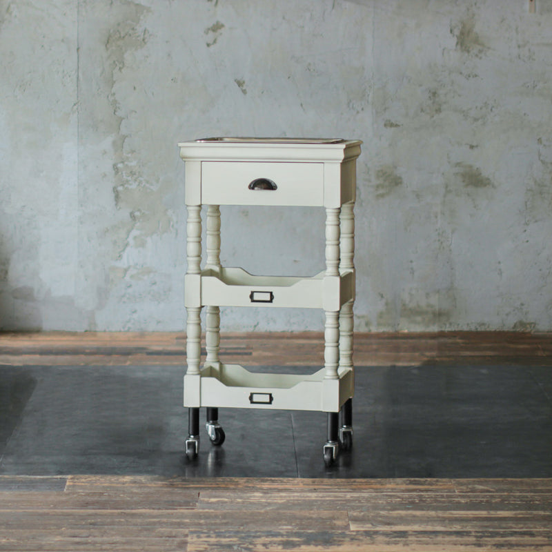 部屋にある白色アンティークワゴン【ルシール】