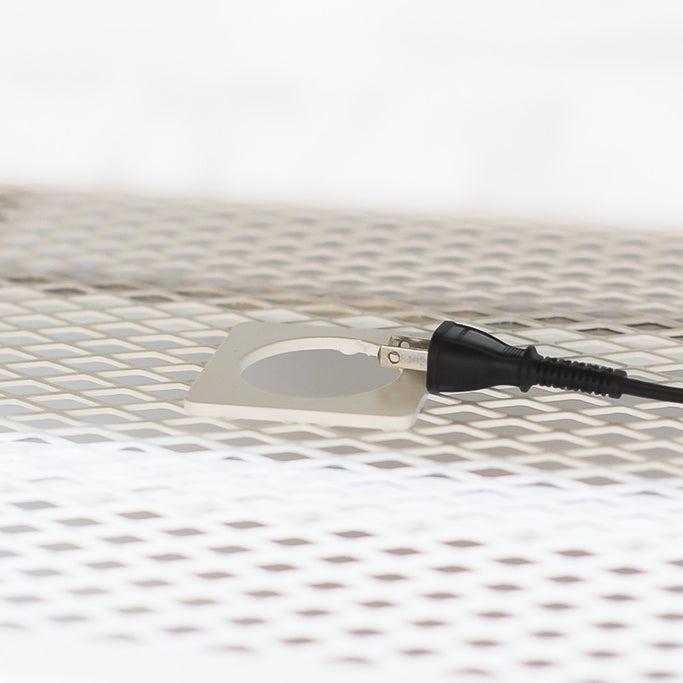 ベージュ色アイアンドレッサーの詳細写真【ローガン】