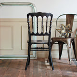 部屋にあるブラック色ナポレオンチェア（木フレーム単品）