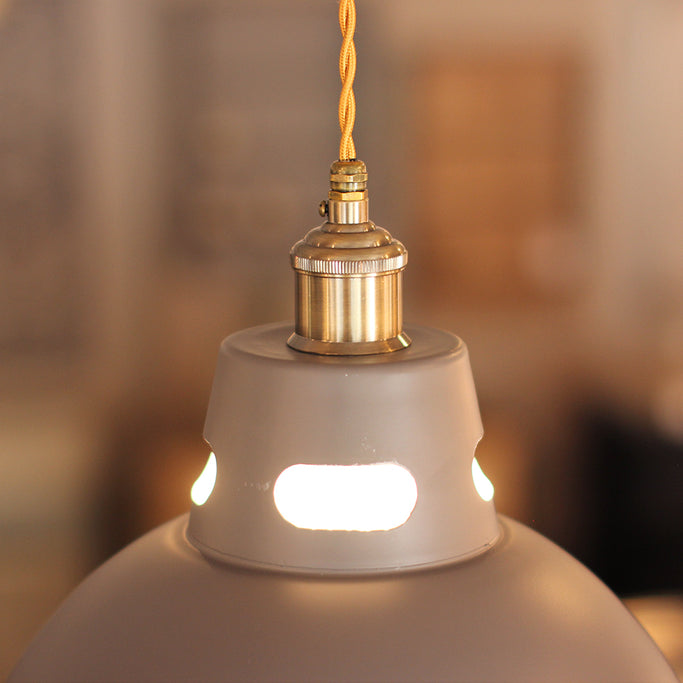 色ペンダントライトの詳細1