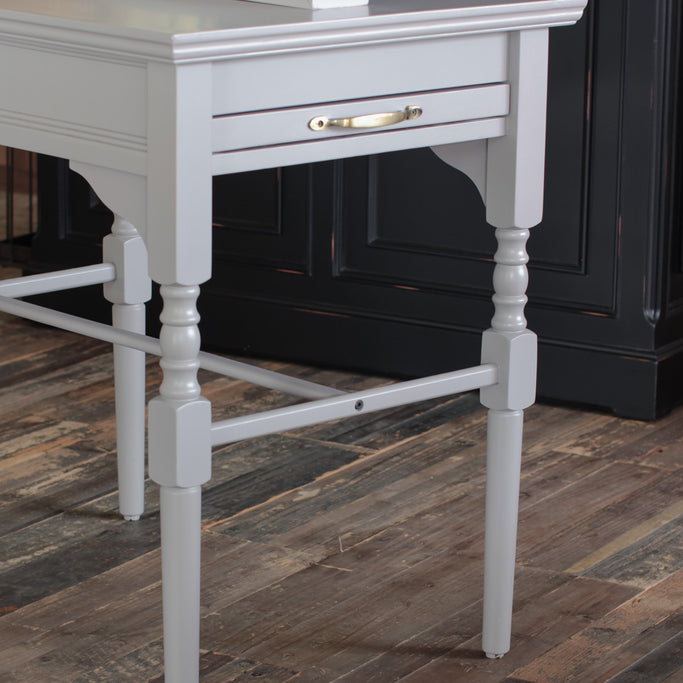 グレーウッドドレッサーの詳細【ブリットメア】