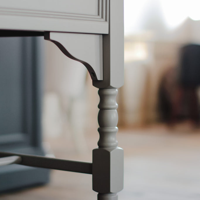 グレーウッドドレッサーの詳細【ブリットメア】