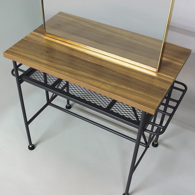 アイアンドレッサーの詳細写真【ローガン】