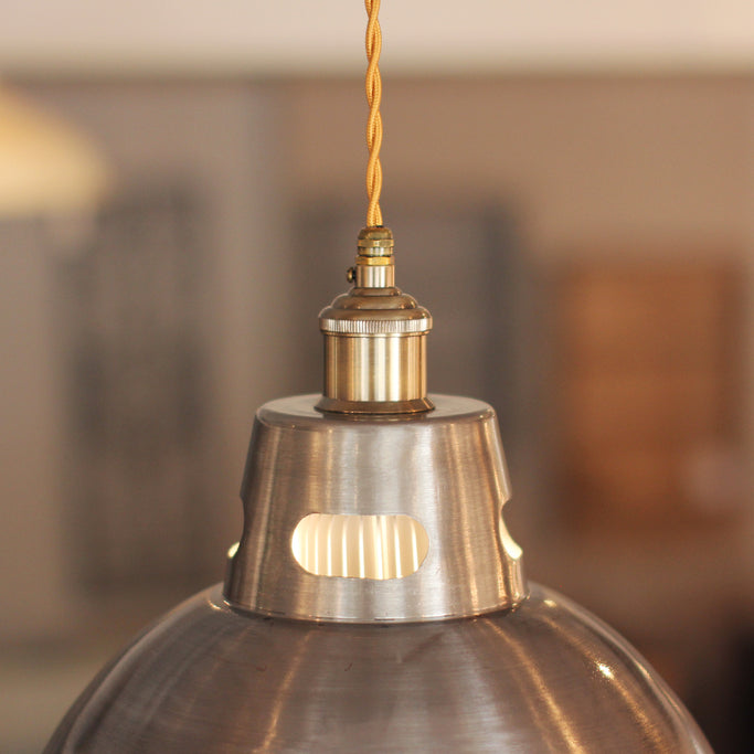 色ペンダントライトの詳細1