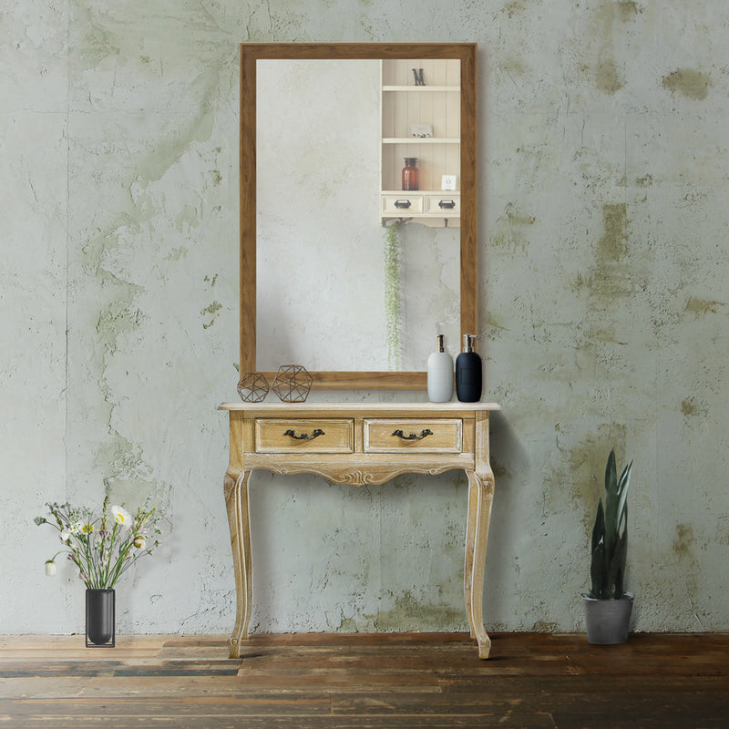 サロンにあるシャビーウッド色サロン専用コンソール 【ネコ脚】と壁面ミラー
