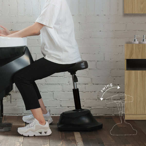 座ったまま前方向にスウィング