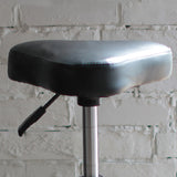 ブラック色のシャンプースツールの詳細3