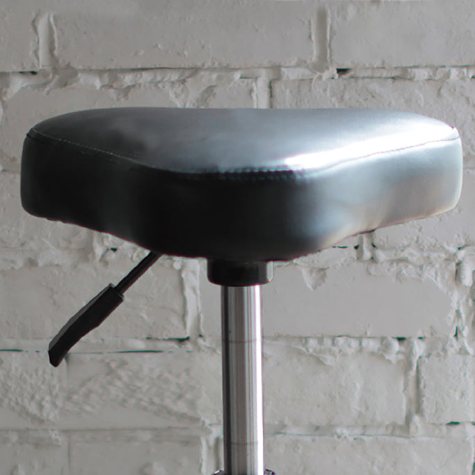 ブラック色のシャンプースツールの詳細3