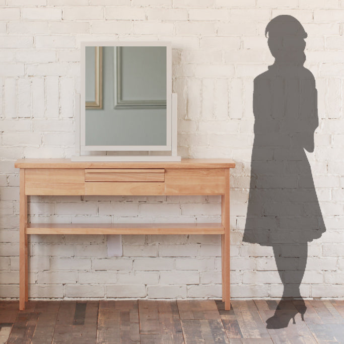 サイズ表：コンソールに立ているテーブルミラーと女性のシルエット