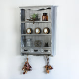 ブルーグレー色壁掛け商品棚【ウォールラック】の使用例3