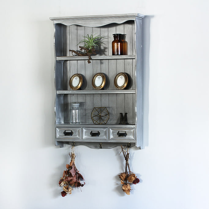 ブルーグレー色壁掛け商品棚【ウォールラック】の使用例3