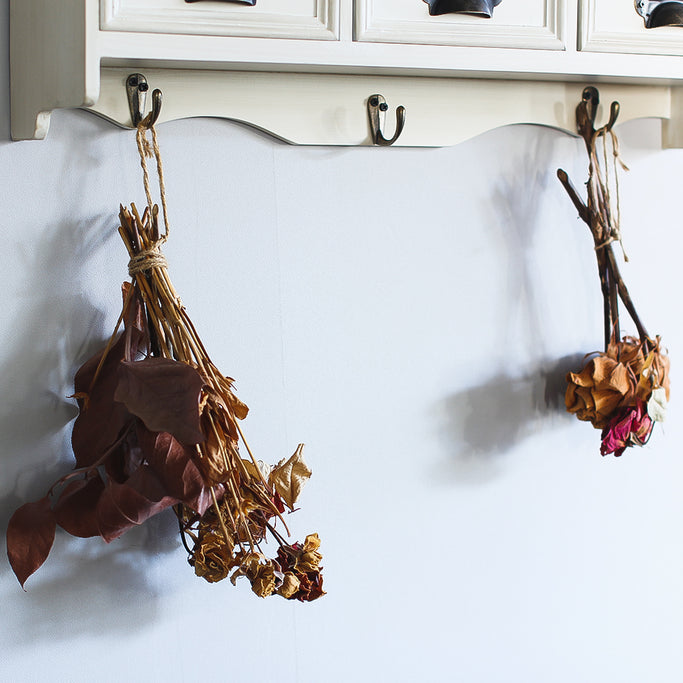 ホワイト色壁掛け商品棚【ウォールラック】の使用例6